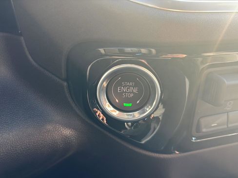 Used 2025 GMC Sierra 1500 SLT image 14