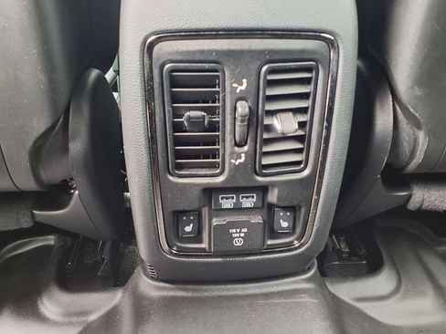 Used 2019 Dodge Durango R/T w/ Technology Group RWD image 17