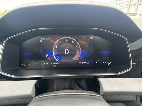 Used 2025 Volkswagen Jetta SE FWD image 15