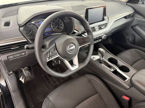 Used 2025 Nissan Altima 2.5 SV image 15