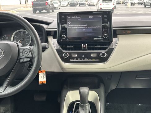 Used 2022 Toyota Corolla LE image 29
