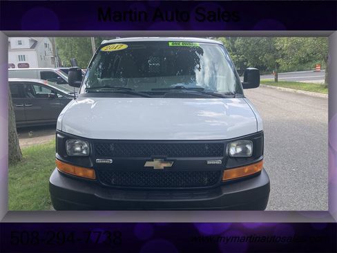 Used 2017 Chevrolet Express 2500 RWD image 5