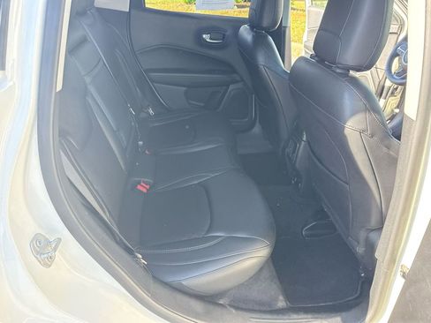 Used 2018 Jeep Compass Latitude w/ Popular Equipment Group FWD image 19