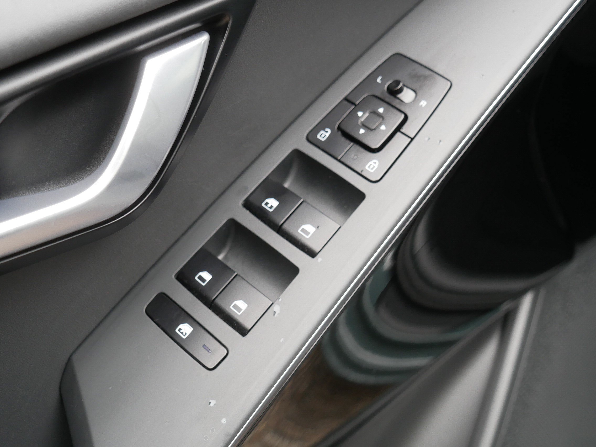 Certified 2023 Kia Niro Wind w/ Wind Preserve Package FWD image 19