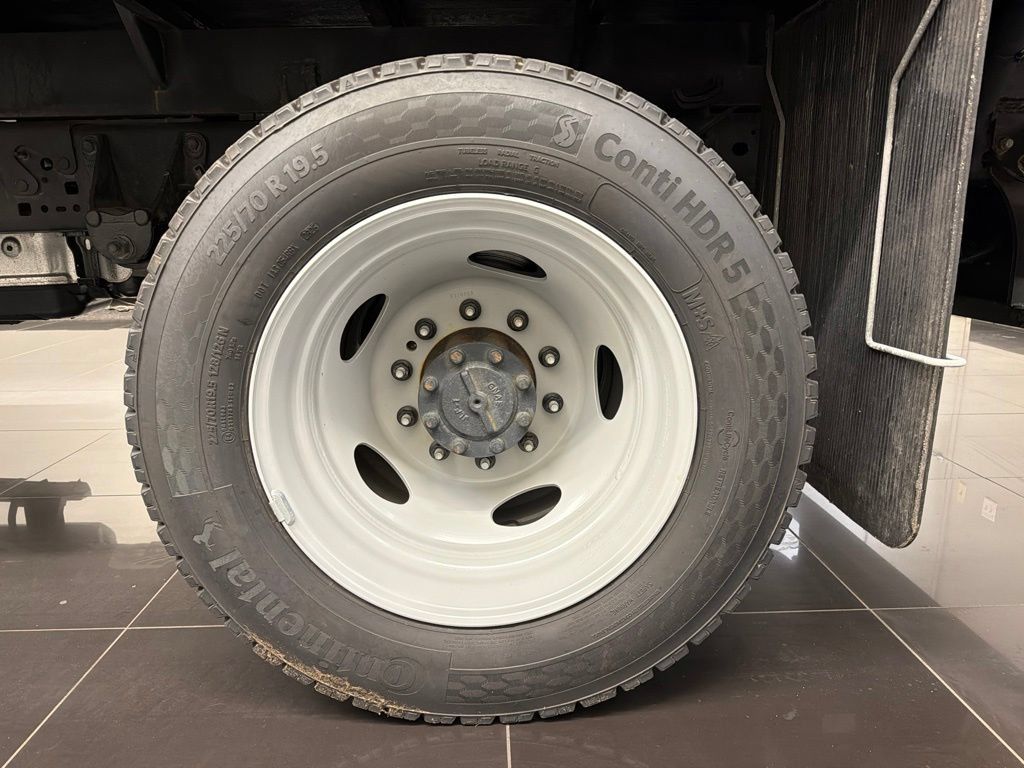 New 2026 Ford F550 4x4 Regular Cab Super Duty image 7