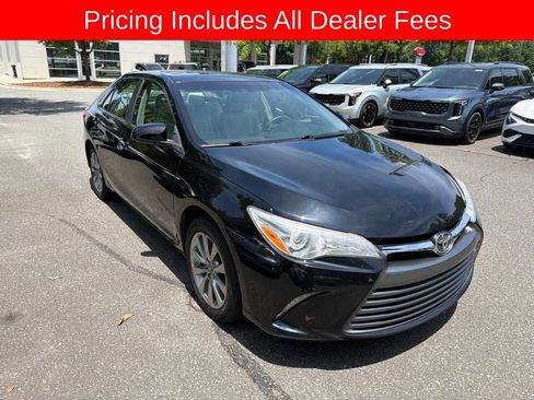 Used 2017 Toyota Camry XLE w/ Moonroof Package FWD image 1