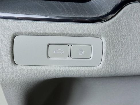 Used 2025 Volvo XC60 T8 Ultra w/ Protection Package Premier image 11