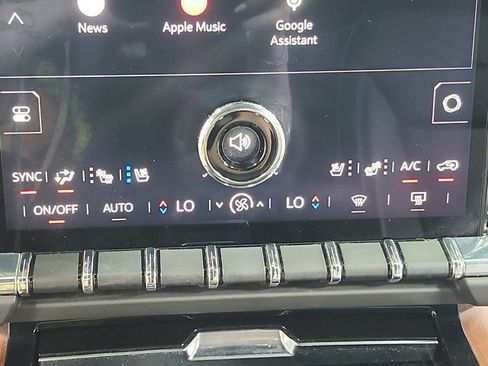 Used 2025 GMC Yukon Denali AWD/4WD image 36