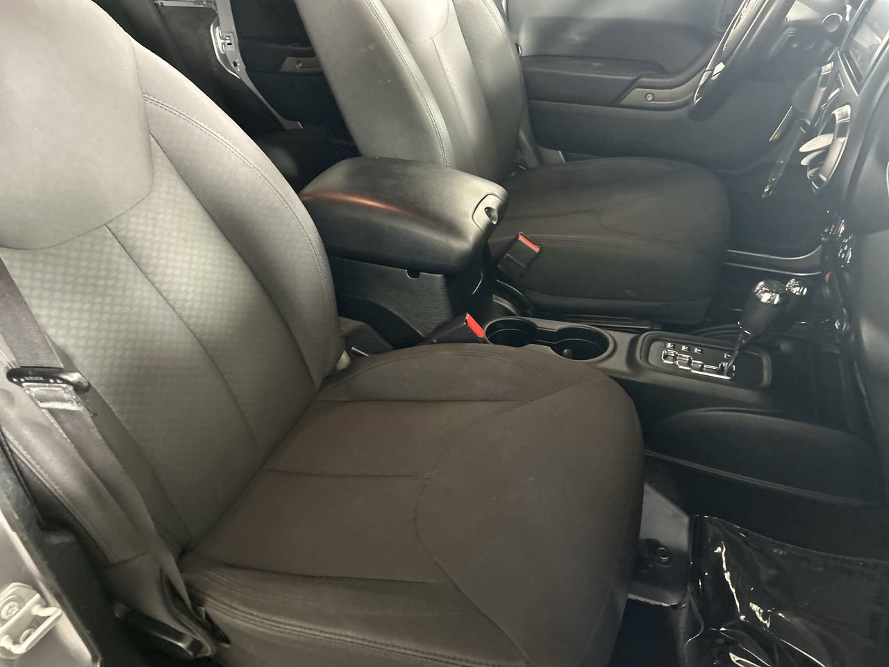 Used 2018 Jeep Wrangler Unlimited Sport S AWD/4WD image 25