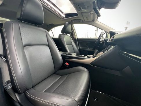 Used 2018 Lexus IS 300 image 29