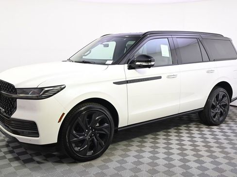 New 2026 Lincoln Navigator Black Label AWD/4WD image 2