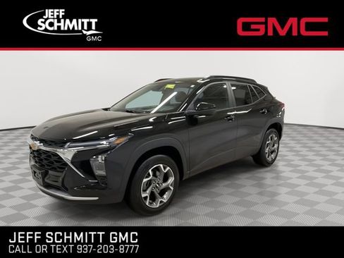 Certified 2025 Chevrolet Trax LT w/ LT Convenience Package FWD image 5