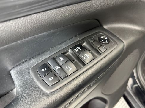 Used 2019 Jeep Grand Cherokee Altitude image 13