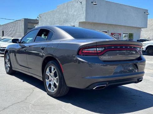 Used 2017 Dodge Charger SE w/ Power Sunroof Group AWD/4WD image 5