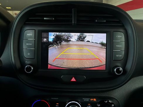 Used 2025 Kia Soul LX w/ LX Technology Package FWD image 29