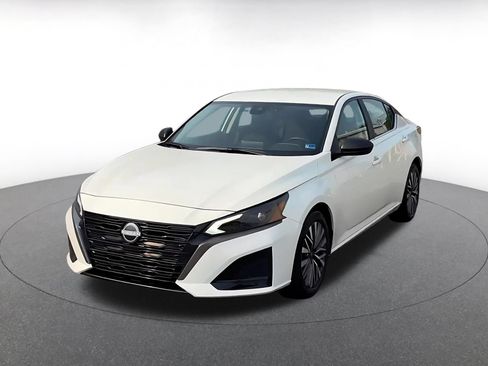 Used 2026 Nissan Altima 2.5 SV FWD image 7