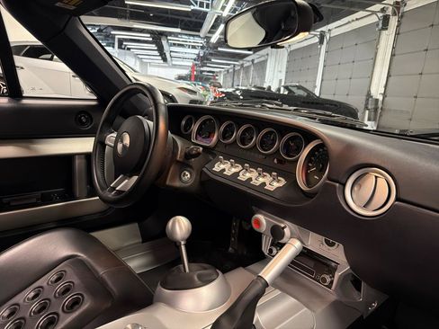 Used 2006 Ford GT RWD image 30