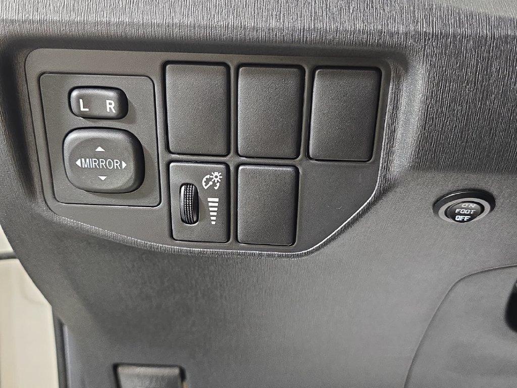 Used 2015 Toyota Prius Persona Series FWD image 22