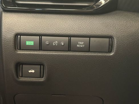 Used 2024 Nissan Sentra SV w/ SV Premium Package FWD image 18