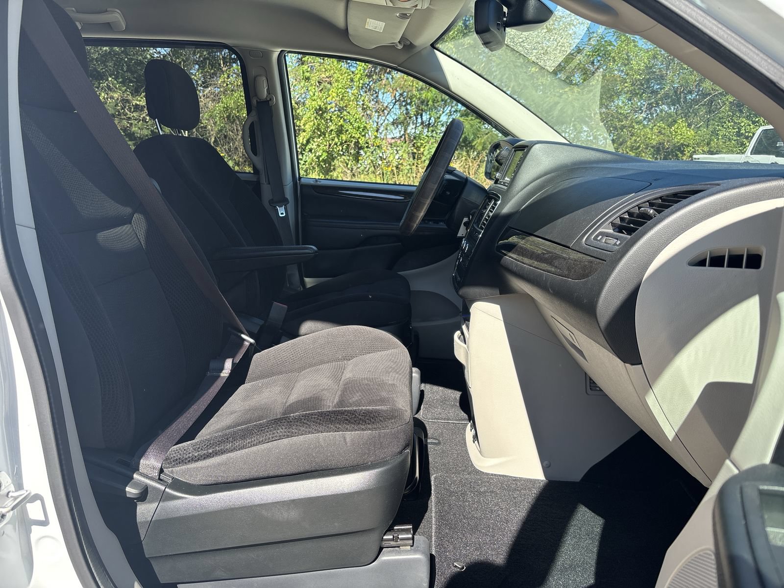 Used 2019 Dodge Grand Caravan SE w/ UConnect Hands-Free Group FWD image 27
