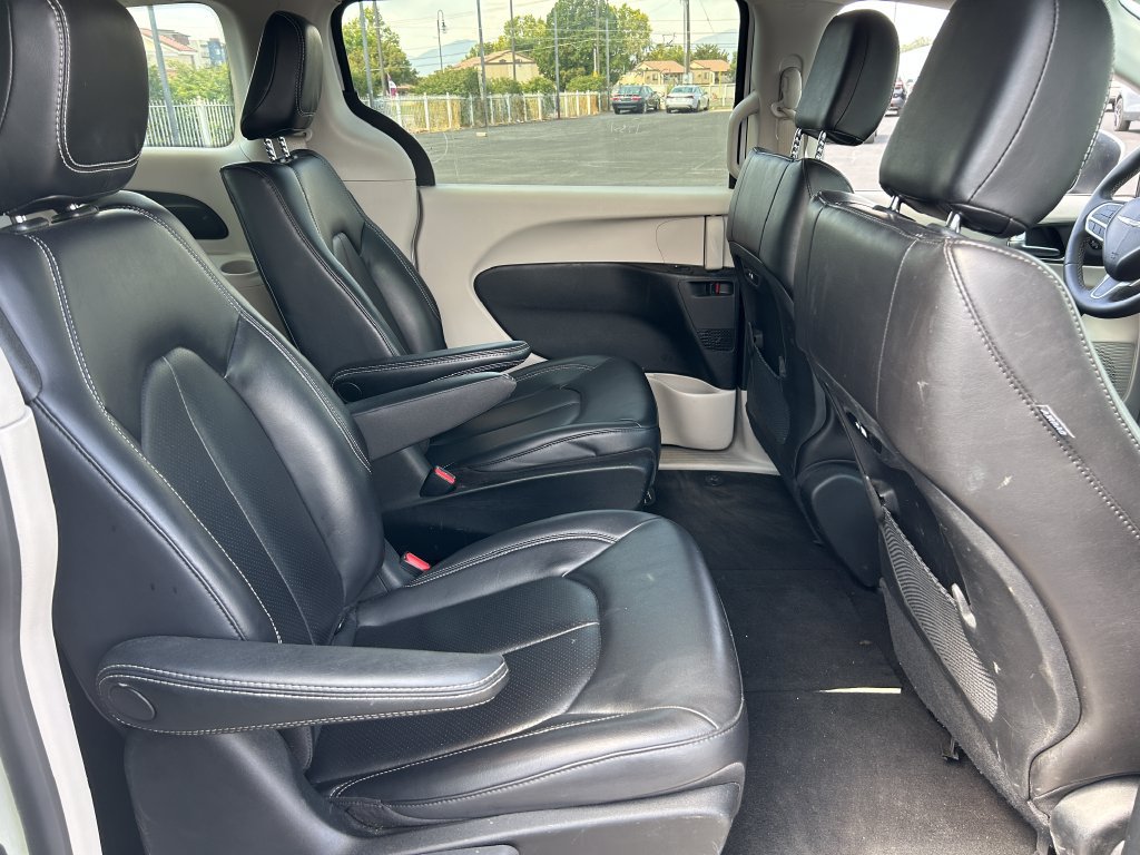 Used 2023 Chrysler Pacifica Touring-L FWD image 35