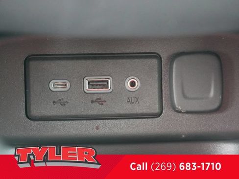 Used 2021 Chevrolet Equinox LT FWD image 34