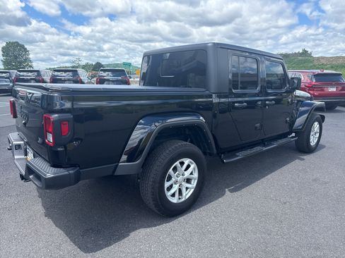 Used 2023 Jeep Gladiator Sport AWD/4WD image 3