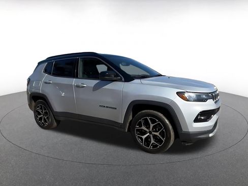 Used 2025 Jeep Compass Limited AWD/4WD image 2