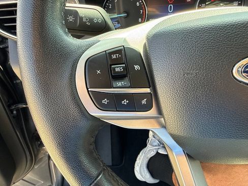 Used 2024 Ford Explorer XLT w/ Equipment Group 202A AWD/4WD image 27