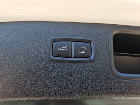 Certified 2026 Porsche Macan AWD/4WD image 28