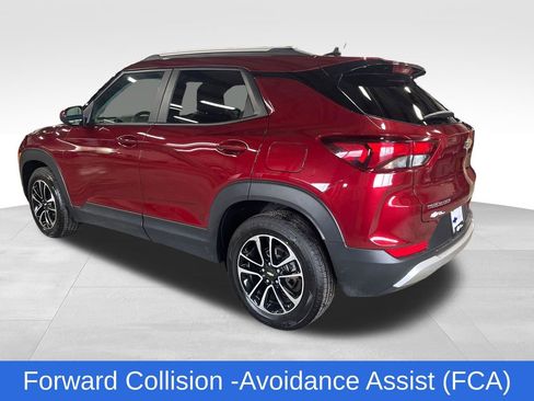 Used 2025 Chevrolet TrailBlazer LT FWD image 3