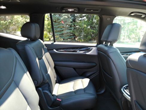Used 2025 Cadillac XT6 Premium Luxury AWD/4WD image 11