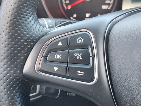 Used 2018 Mercedes-Benz GLC 300 4MATIC image 30