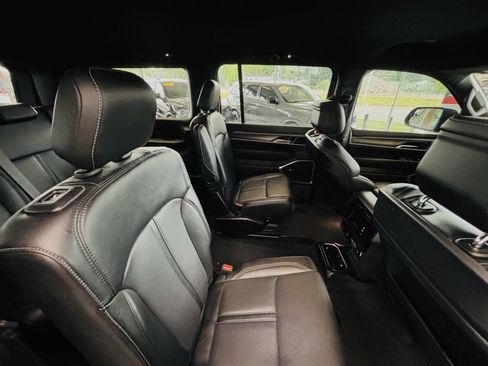 Used 2025 Jeep Wagoneer Series II AWD/4WD image 40