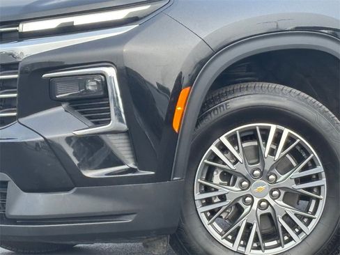 Certified 2025 Chevrolet Traverse LT image 3