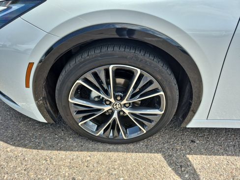 Used 2024 Toyota Prius XLE FWD image 23