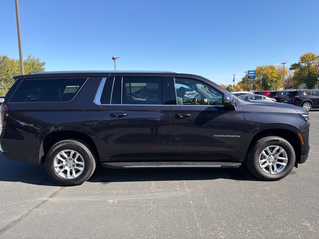 Used 2026 Chevrolet Suburban LT w/ Comfort Package AWD/4WD image 8
