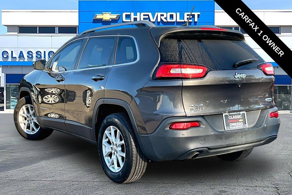 Used 2016 Jeep Cherokee Latitude w/ Safety/Convenience Group AWD/4WD image 3