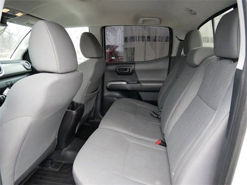 Used 2016 Toyota Tacoma SR5 image 9