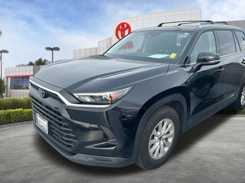 Used 2024 Toyota Grand Highlander XLE image 3