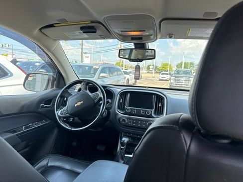 Used 2022 Chevrolet Colorado Z71 AWD/4WD image 2