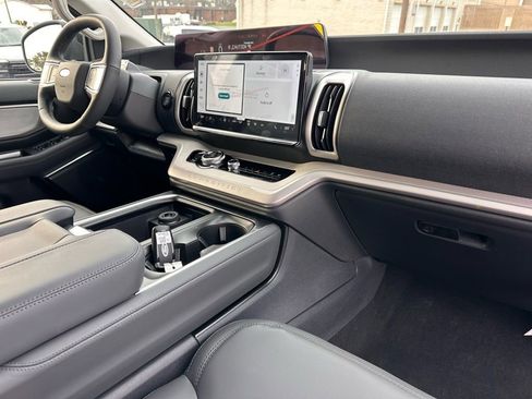 New 2026 Ford Expedition Active image 17