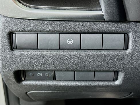 Used 2023 Nissan Rogue SV image 16