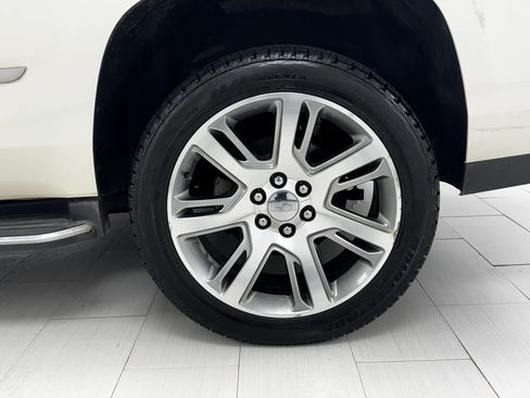 Used 2015 Cadillac Escalade Luxury image 41