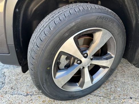 Used 2022 Jeep Cherokee Limited image 33