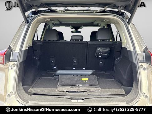 Used 2025 Nissan Rogue Platinum w/ Tech Package image 21