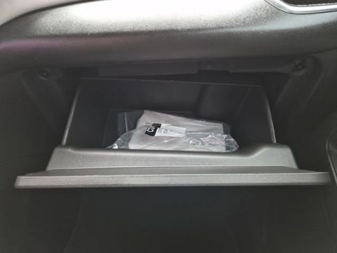 Used 2021 Chevrolet Equinox LS image 32