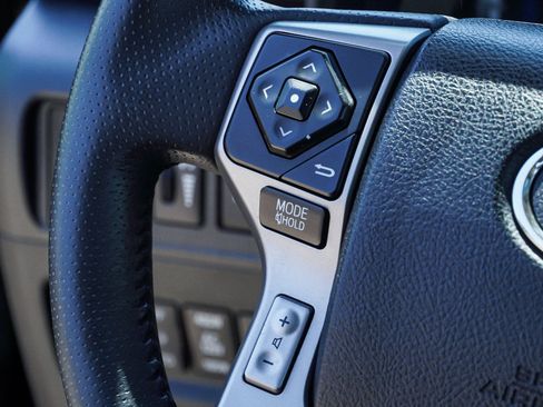 Used 2018 Toyota 4Runner Limited AWD/4WD image 33