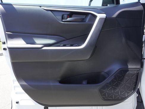 Used 2025 Toyota RAV4 LE AWD/4WD image 17