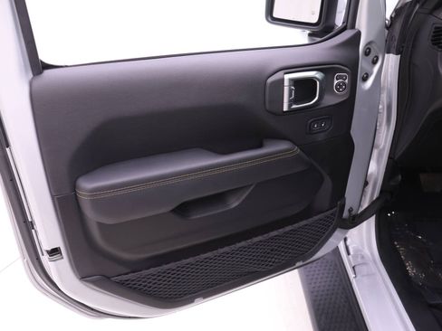 Used 2023 Jeep Wrangler Altitude image 9